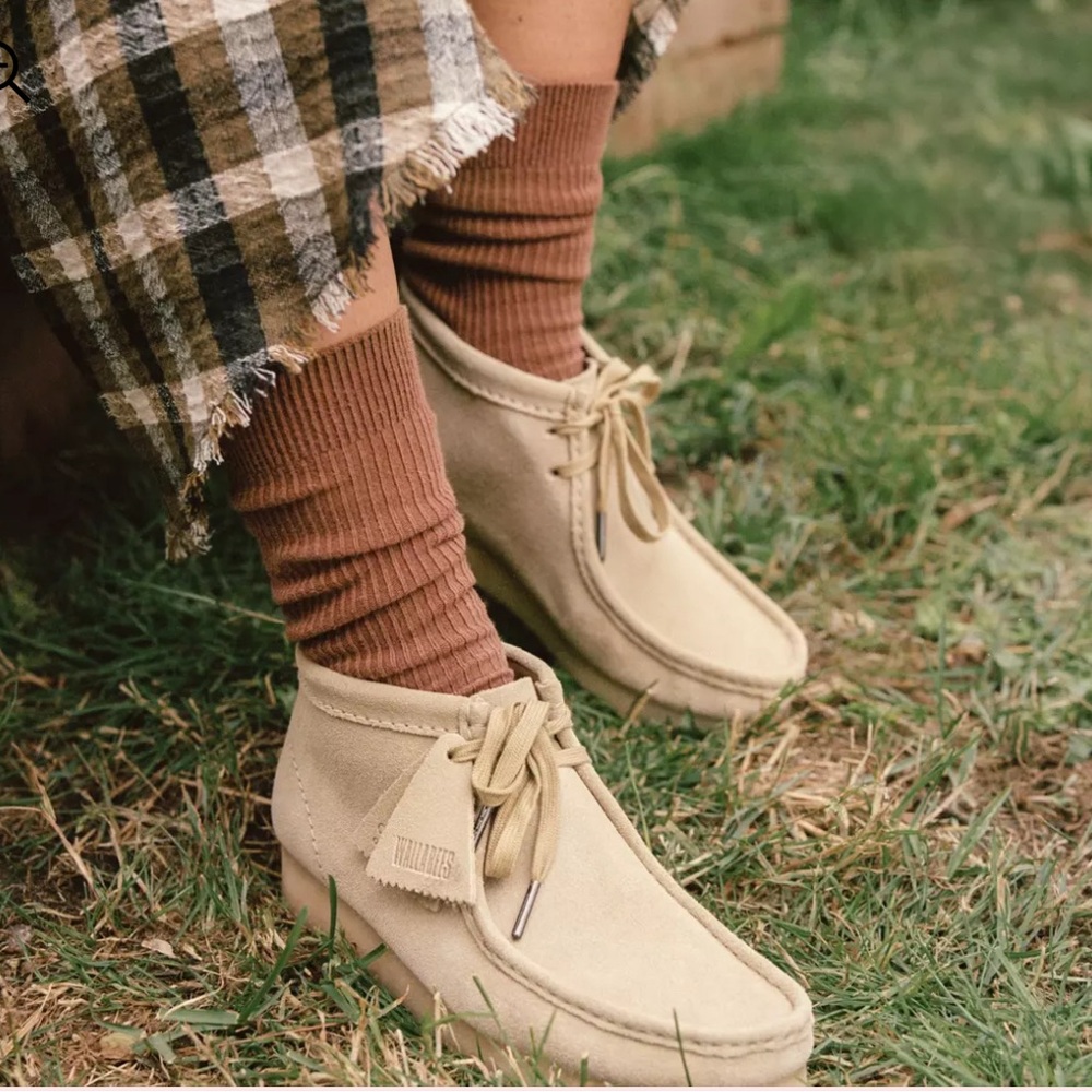 Clarks Women's Wallabee Boots Genuine Suede Tan BNWT Sz 8